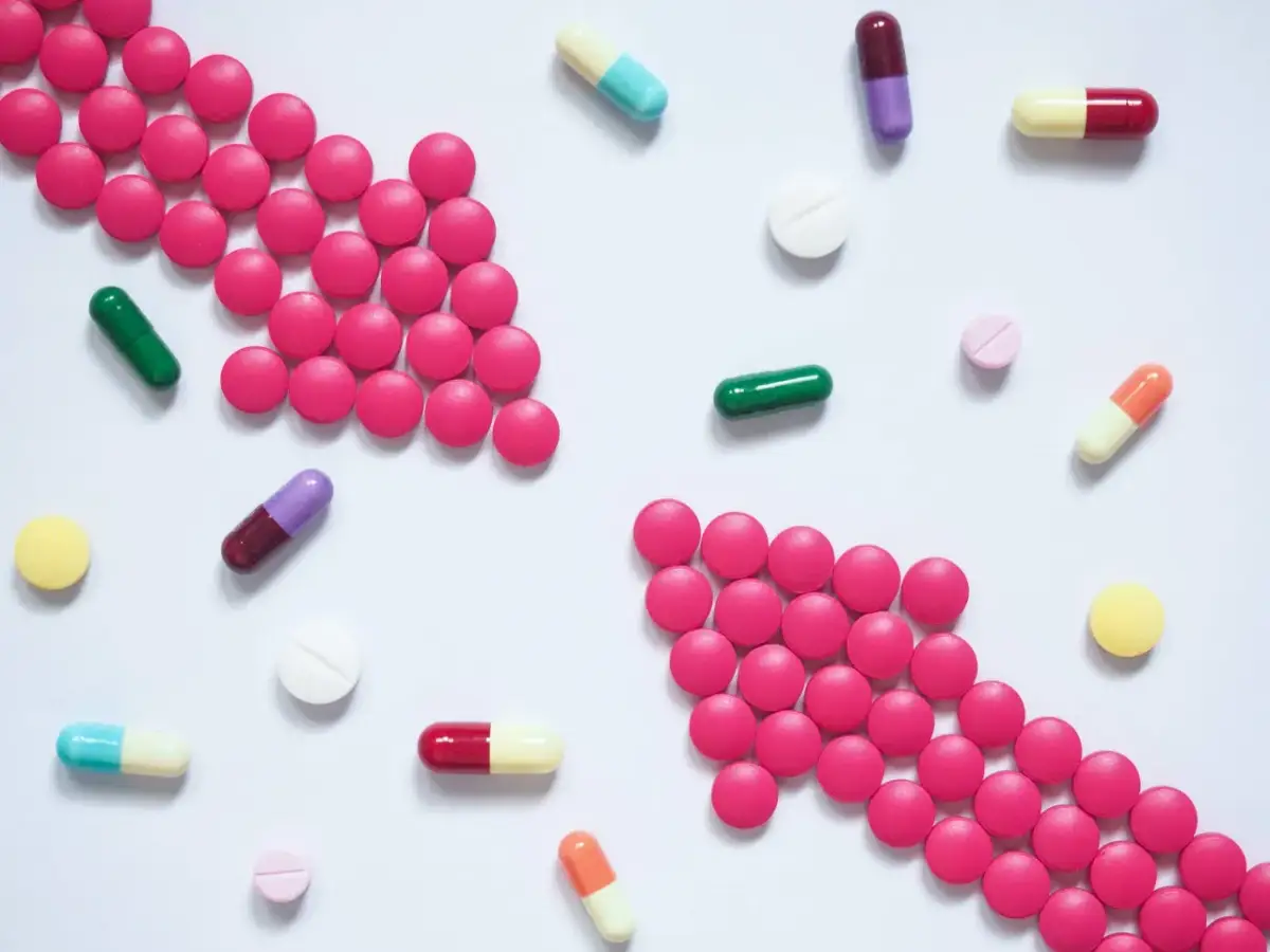 Leki na tarczycę: Przewodnik po dawkach, interakcjach i mitach