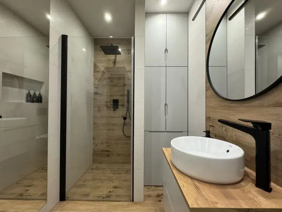 Co zamiast kabiny prysznicowej? Alternatywy, które zachwycą twoją łazienkę