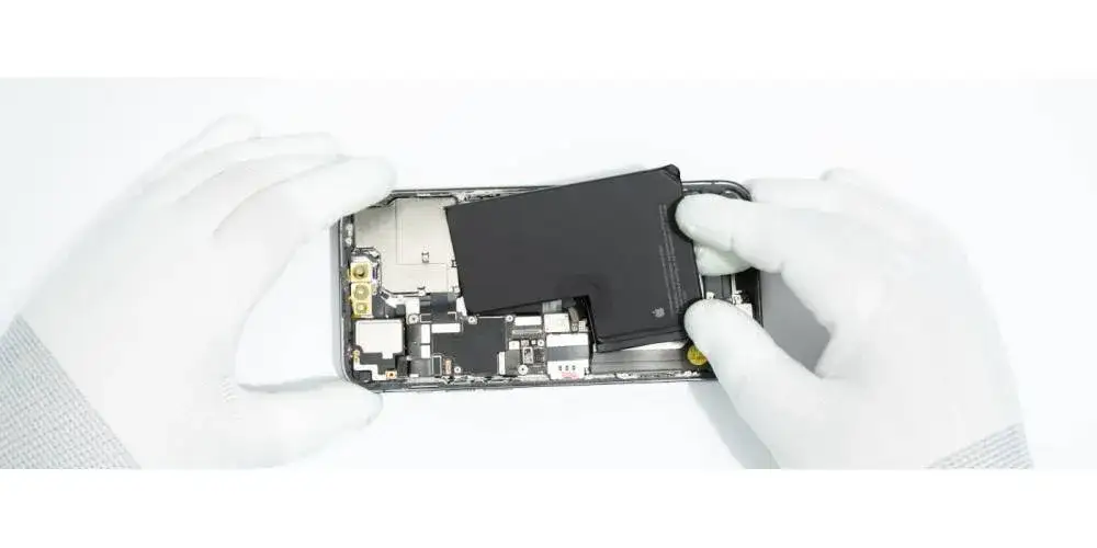 Wymiana baterii iPhone: Czy warto? Diagnoza, koszty, serwisy