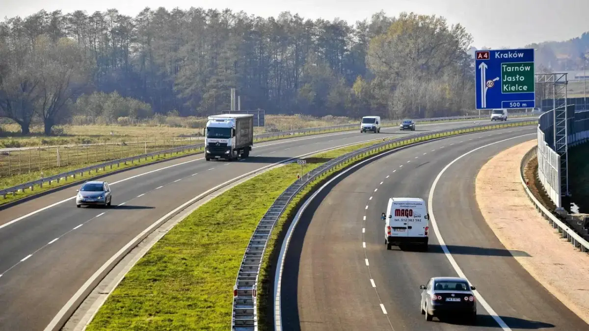 Autolaweta na autostradzie: 140 czy 80 km/h? Sprawdź zanim ruszysz