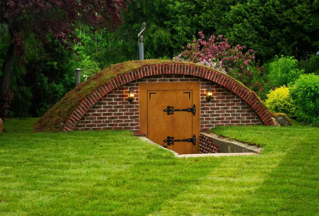 Jak zrobić ziemiankę w ogrodzie: Krok po kroku + praktyczne porady