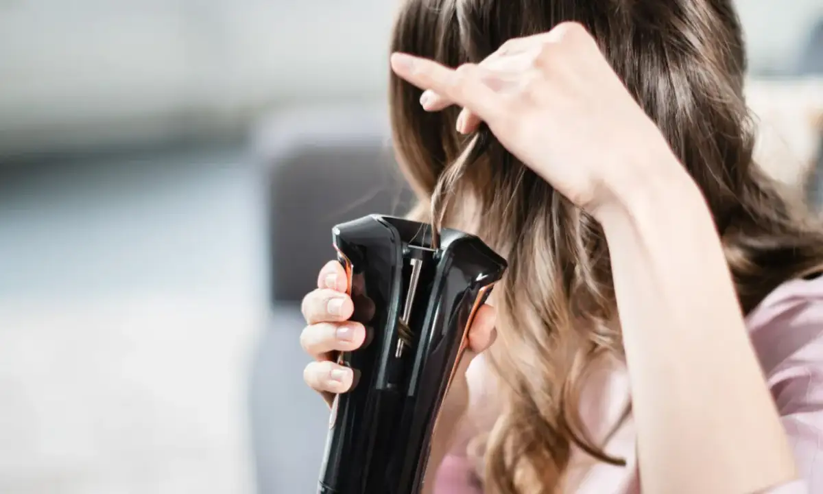 Lokówka z klipsem: Idealne loki bez odgnieceń? Opanuj technikę!