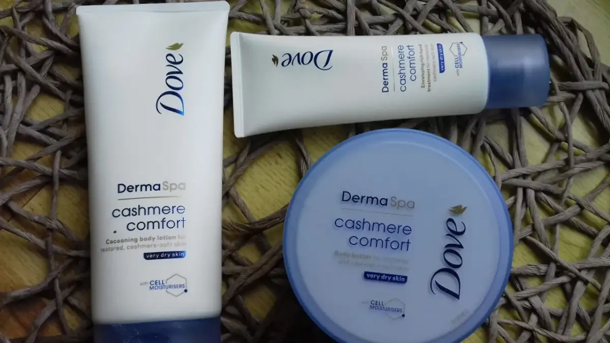 Zestaw Dove Derma Spa Cashmere Comfort: balsam do ciała, krem do rąk i masło do ciała dla bardzo suchej skóry.