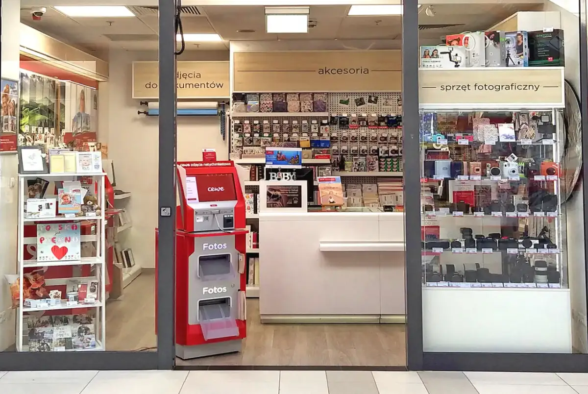 Gdzie wywołać zdjęcia z telefonu? Online, kiosk, sklep co wybrać?