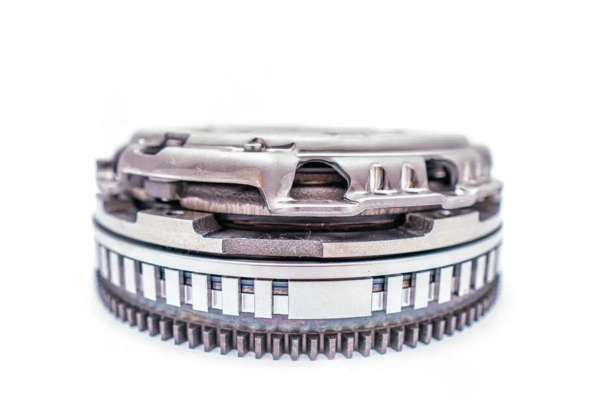 Miękki pedał, problemy z biegami? Objawy zapowietrzenia sprzęgła