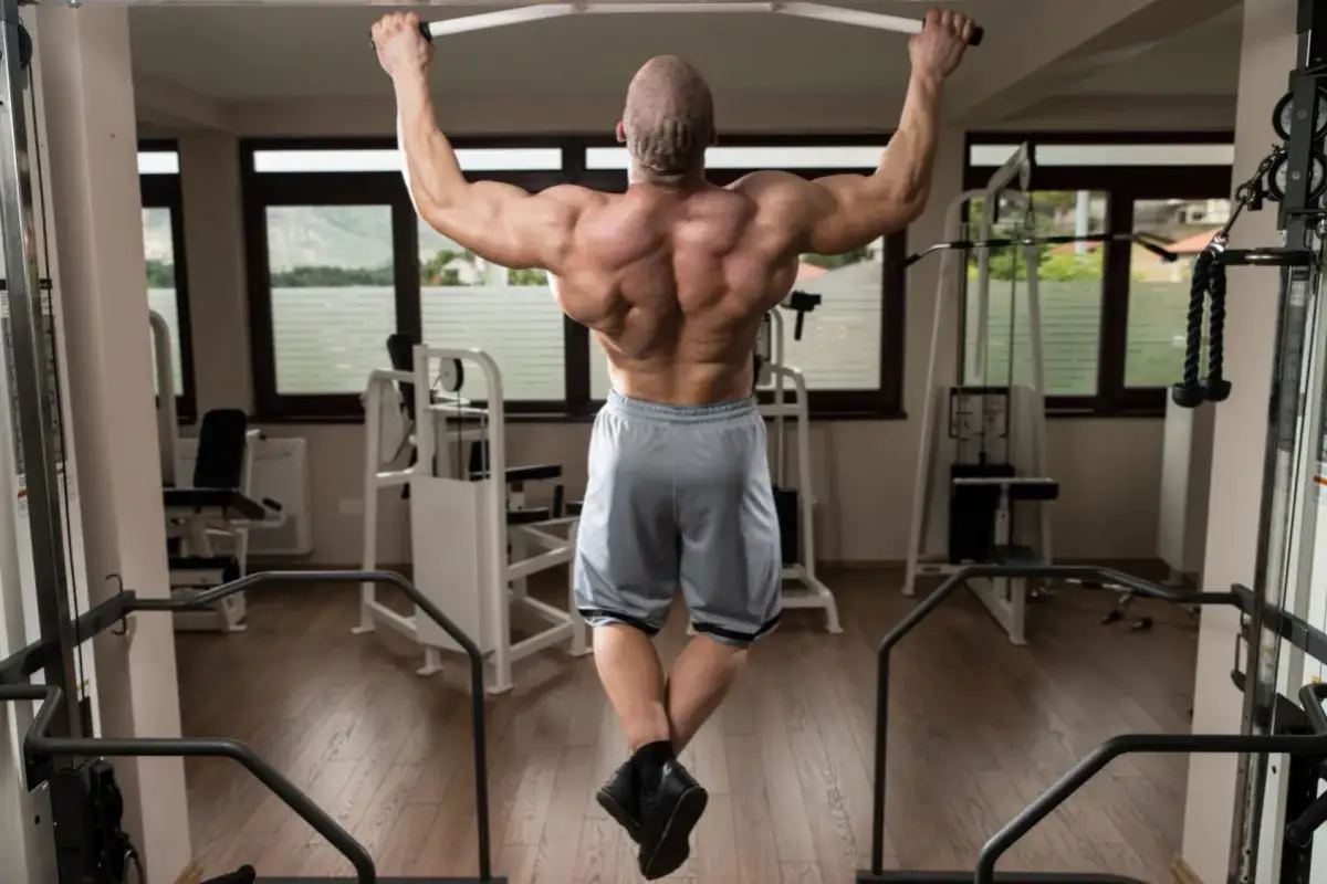 Najskuteczniejsze ćwiczenia na plecy, które poprawią twoją sylwetkę