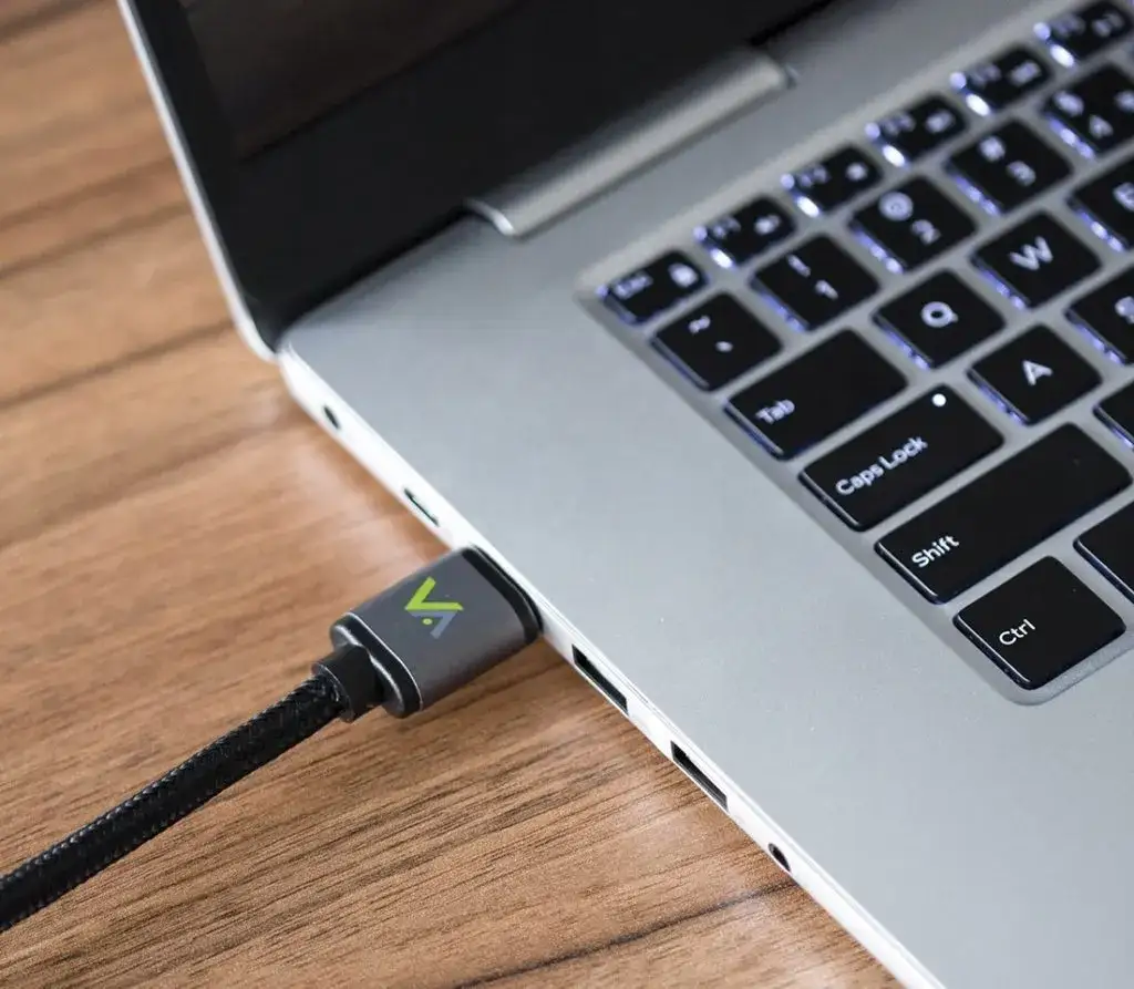 Jak podłączyć komputer do telewizora przez HDMI bez problemów i w 5 krokach