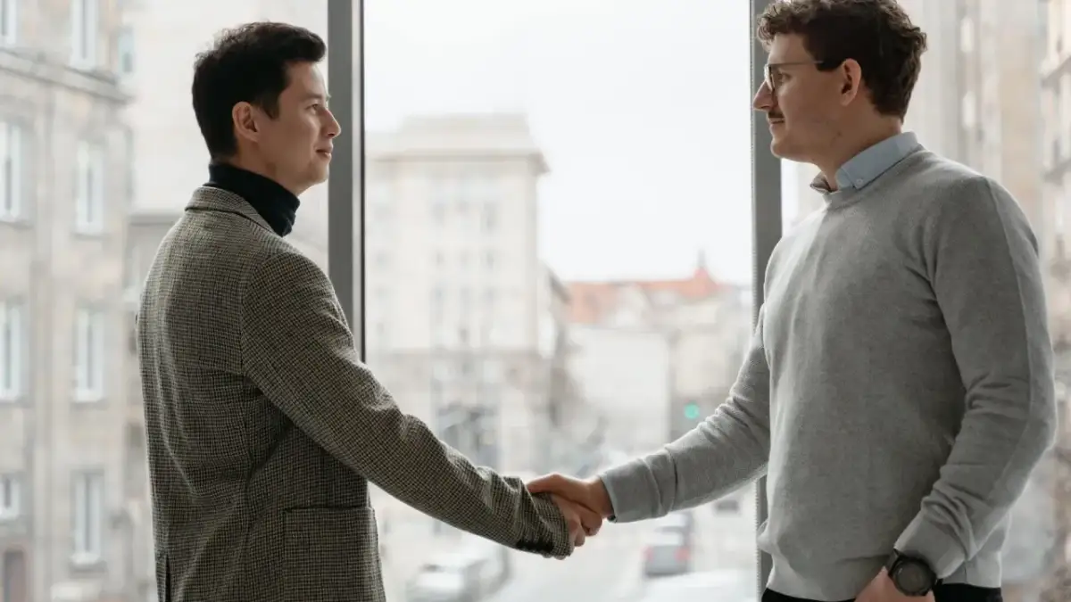 Kto płaci prowizję przy wynajmie? Zasady i pułapki | Natalia Urbańska