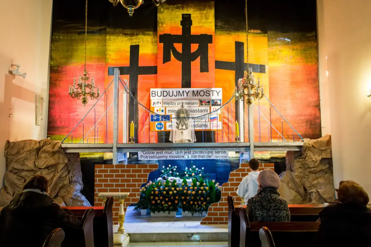 Do kiedy grób pański w kościele? Sprawdź ważne daty i tradycje