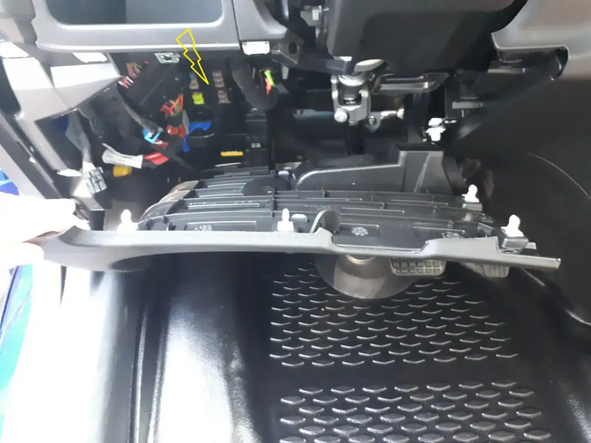 Iveco Daily gdzie są bezpieczniki – znajdź je szybko i łatwo