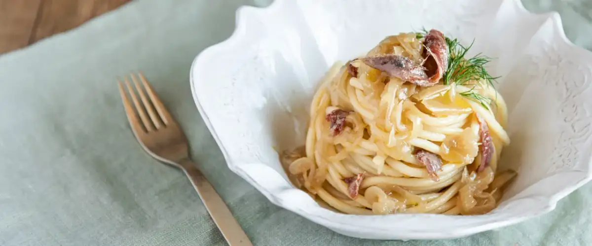 Szybkie spaghetti aux anchois: prosty przepis na pyszne danie