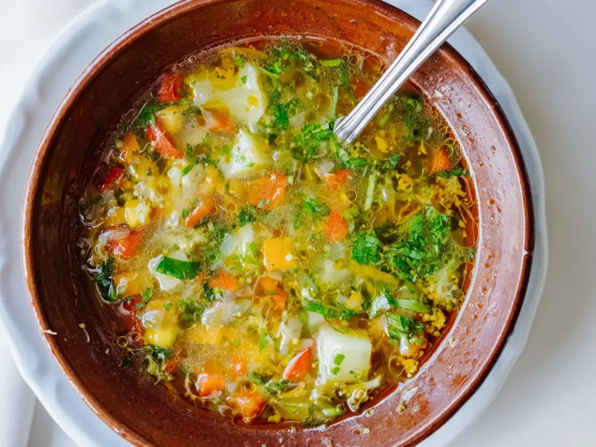 Jaka zupa na obiad? Szybkie, tradycyjne i sycące przepisy