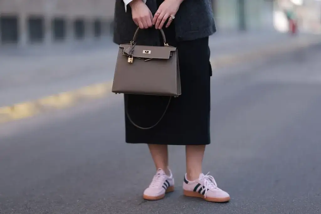 Jakie buty do spódnicy za kolano – unikaj modowych wpadek!