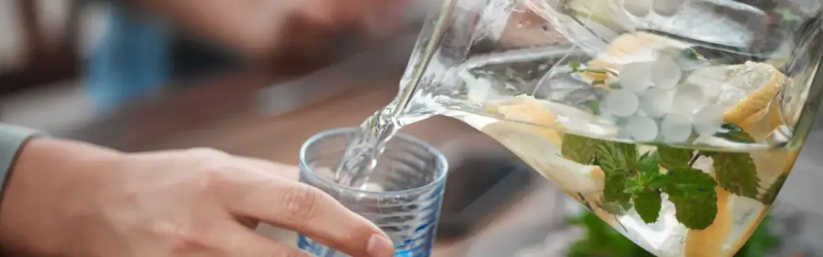 Czy woda pomaga w odchudzaniu? Odkryj jej wpływ na wagę