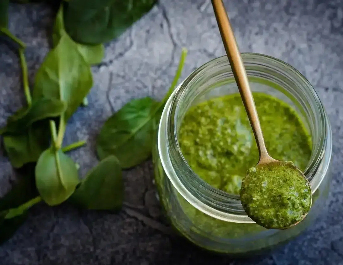 Pesto: z czego zrobić? Odkryj tanie i pyszne zamienniki!