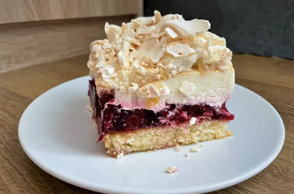 Malinowa chmurka na biszkopcie czy na kruchym - co wybrać?