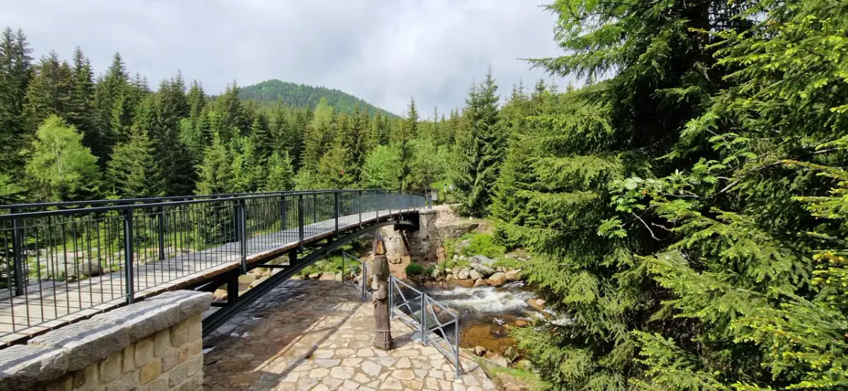 Szklarska Poręba: Karkonosze czy Izery? Wybierz idealne góry!