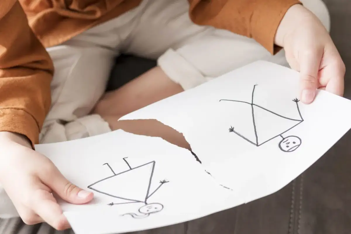 Rozwód: Jak rozmawiać z dzieckiem, by go nie zranić? Praktyczny poradnik.