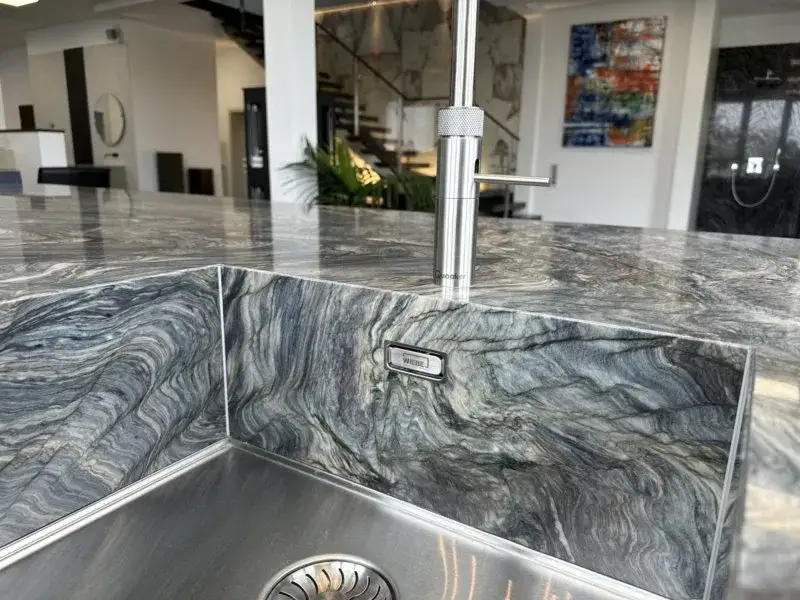 Die beste Küchenarbeitsplatte aus Stein: Vorteile, Pflege und Kosten