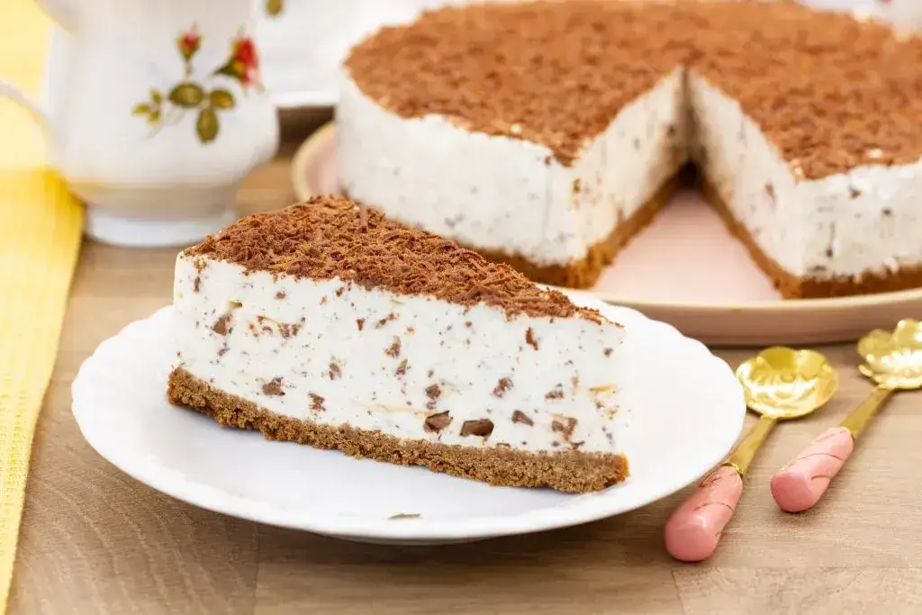 Przepis na ciasto sernik straciatella, który zachwyci każdego smakosza