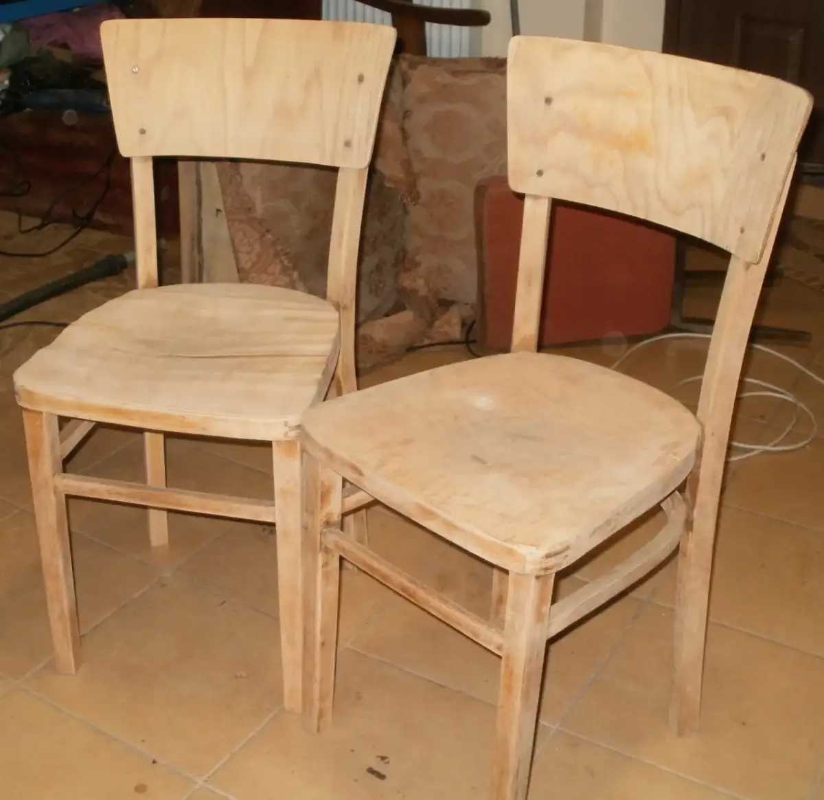 Jak odnowić krzesło ze sklejki bez ryzyka uszkodzenia powierzchni