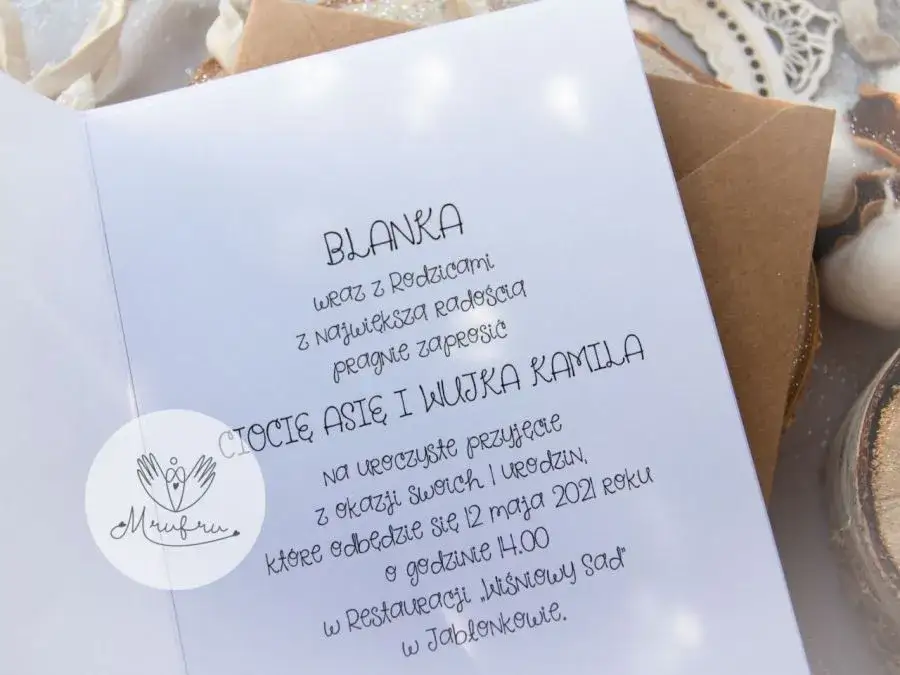 Jak napisać idealne zaproszenie dla cioci i wujka? Wzory!