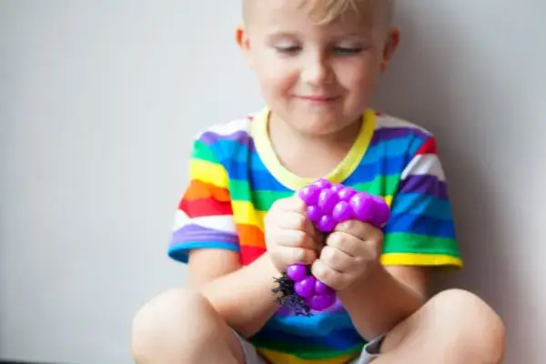 Gniotki sensoryczne: jak poprawiają rozwój i redukują stres
