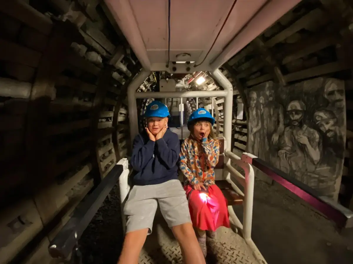 Jak się ubrać do kopalni Guido, aby uniknąć zimna i brudu