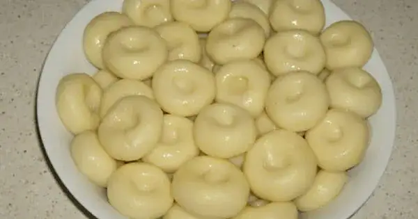 Ile gotować kluski śląskie? Zawsze idealne świeże i mrożone