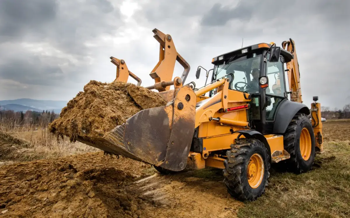 Koparko-ładowarka: Pełny zakres uprawnień i bonusowe możliwości