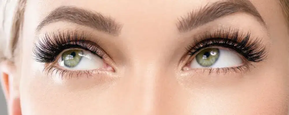 Naturalne przyciemnianie rzęs: Odkryj domowe sekrety Weroniki!
