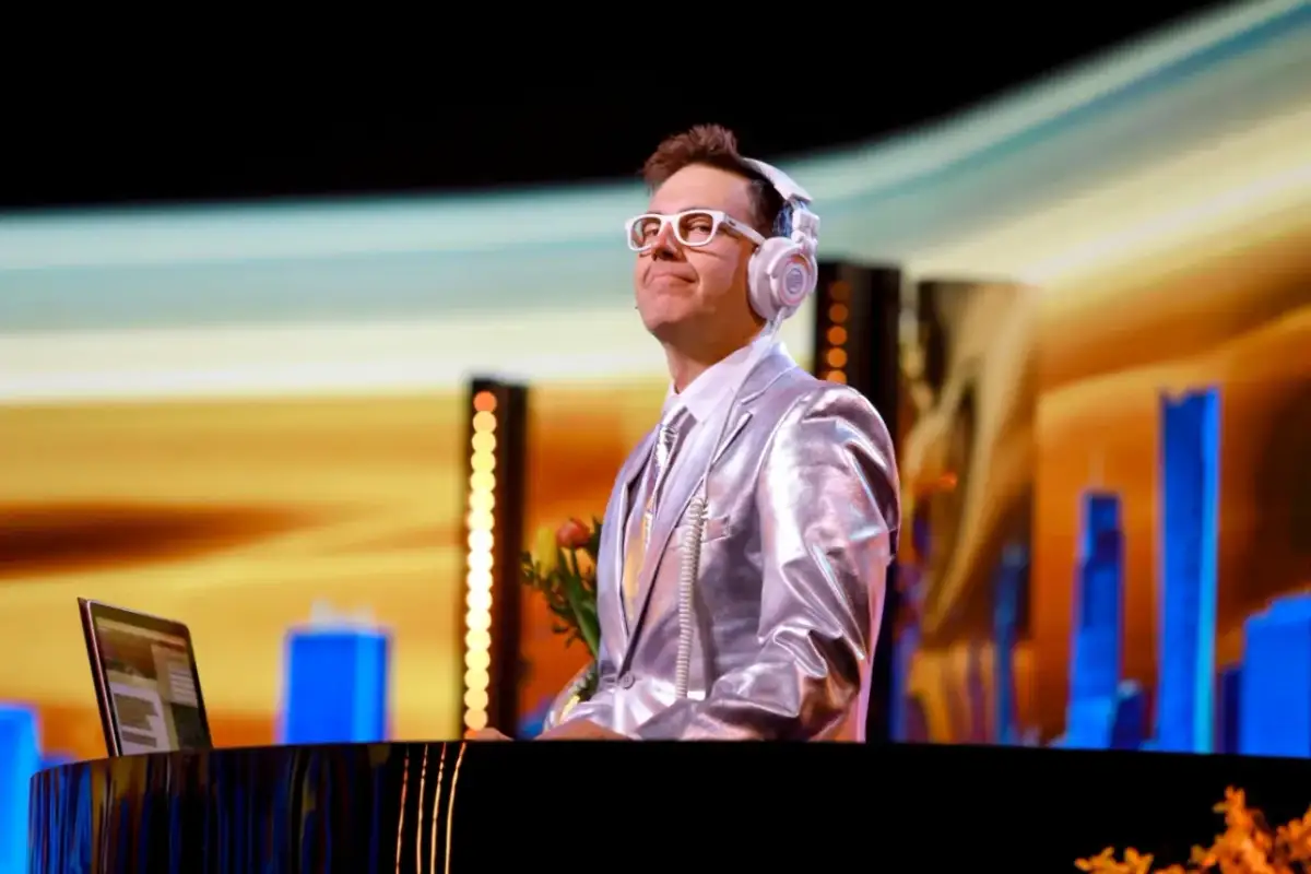 Kto jest DJ-em w "Jaka to melodia?"? Poznaj Adama Zdrójkowskiego