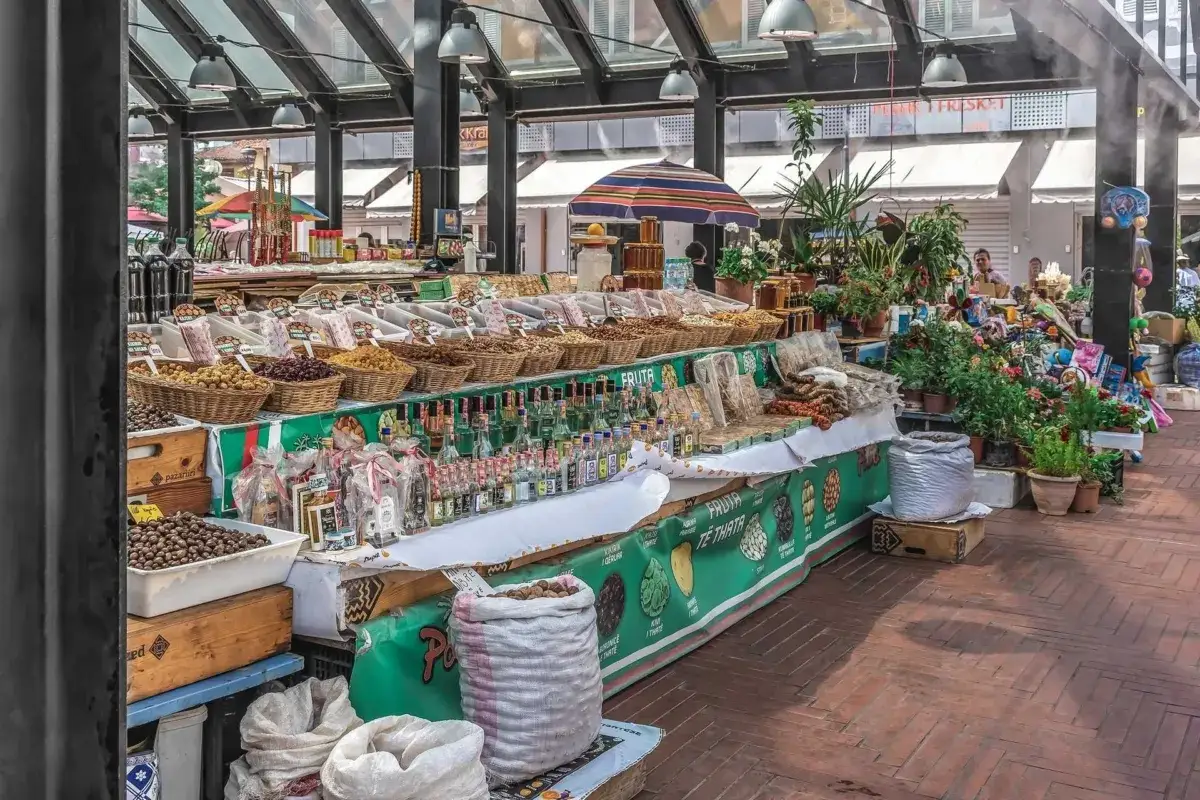 Co warto przywieźć z Albanii? Odkryj unikalne pamiątki i smaki