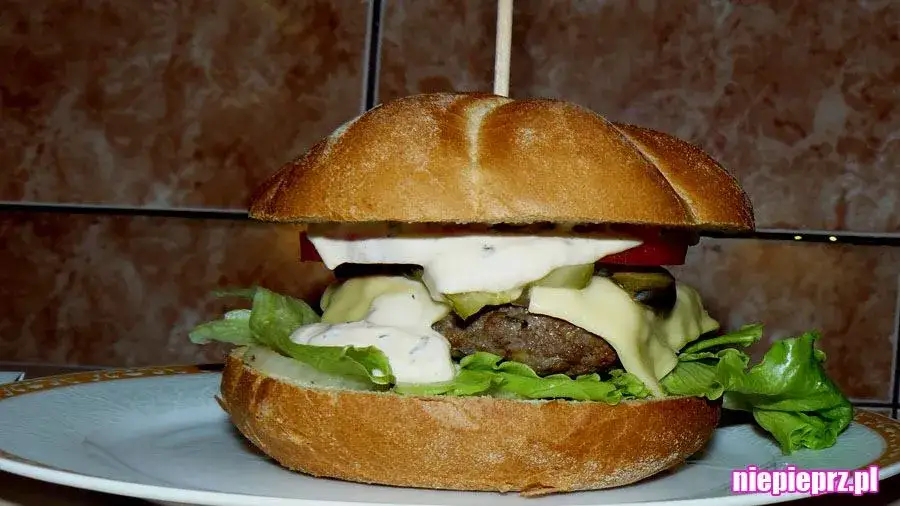 Domowe sosy do burgerów: Przepisy, które odmienią Twoje burgery