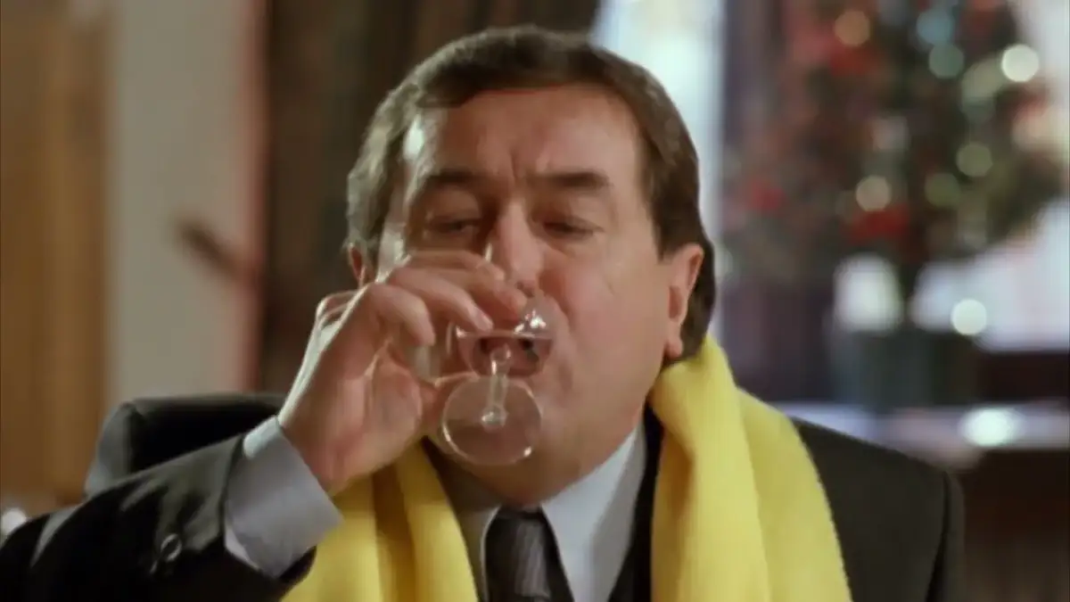 Jak Janusz Gajos pije wódkę - odkryj humor i kulturę picia w Polsce