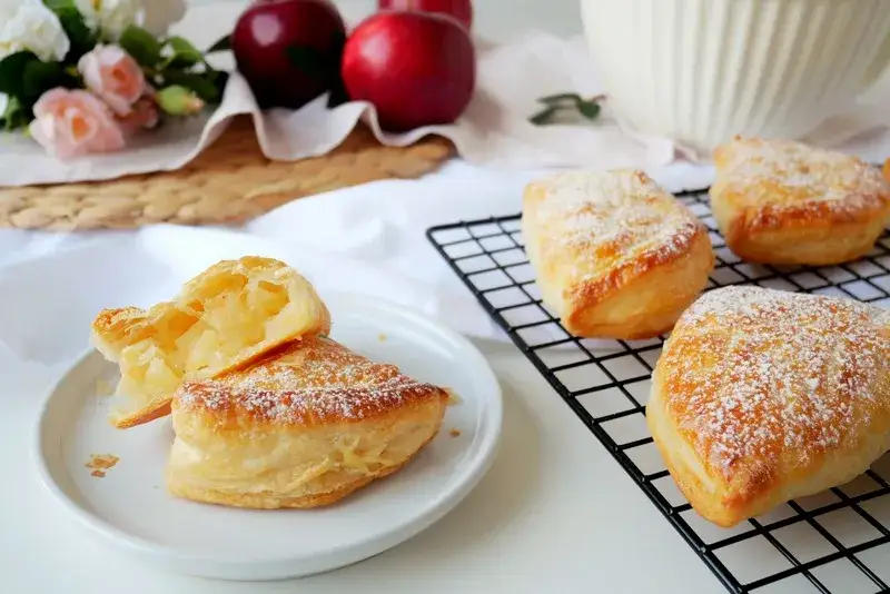 Jak zrobić ciastka z ciasta francuskiego z jabłkami w 30 minut