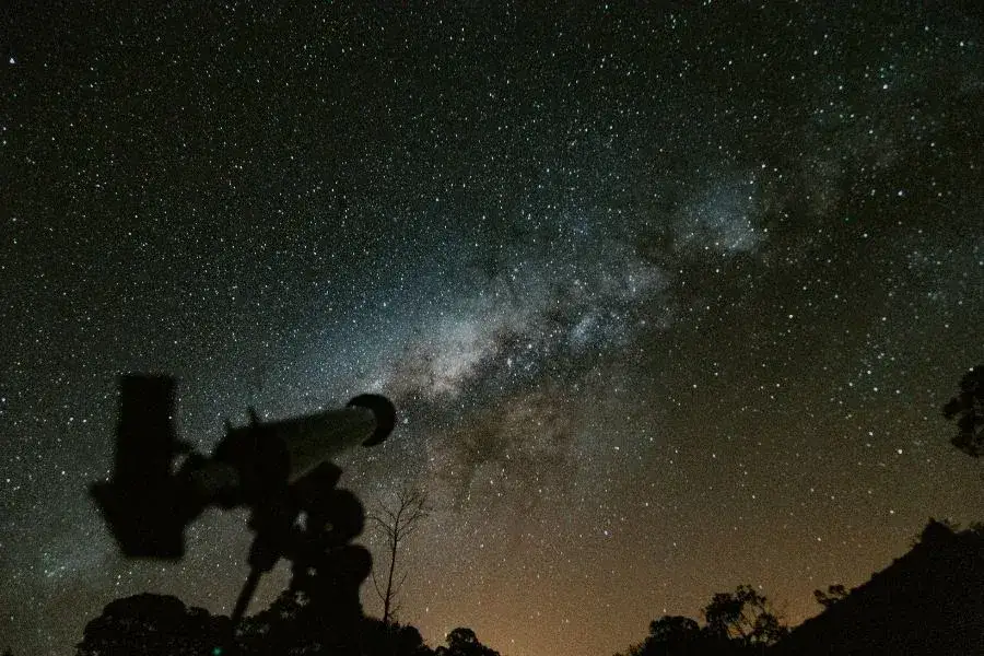 Jak obserwować niebo przez teleskop i uniknąć najczęstszych błędów