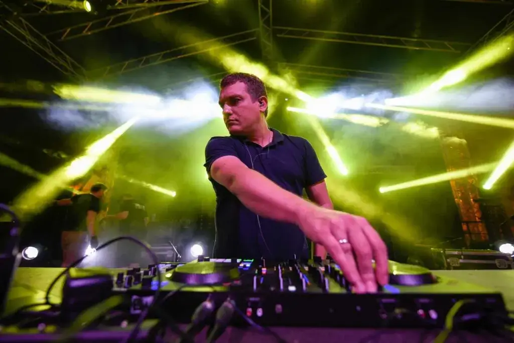 Francuska muzyka elektroniczna: Jak French touch zmienia świat muzyki