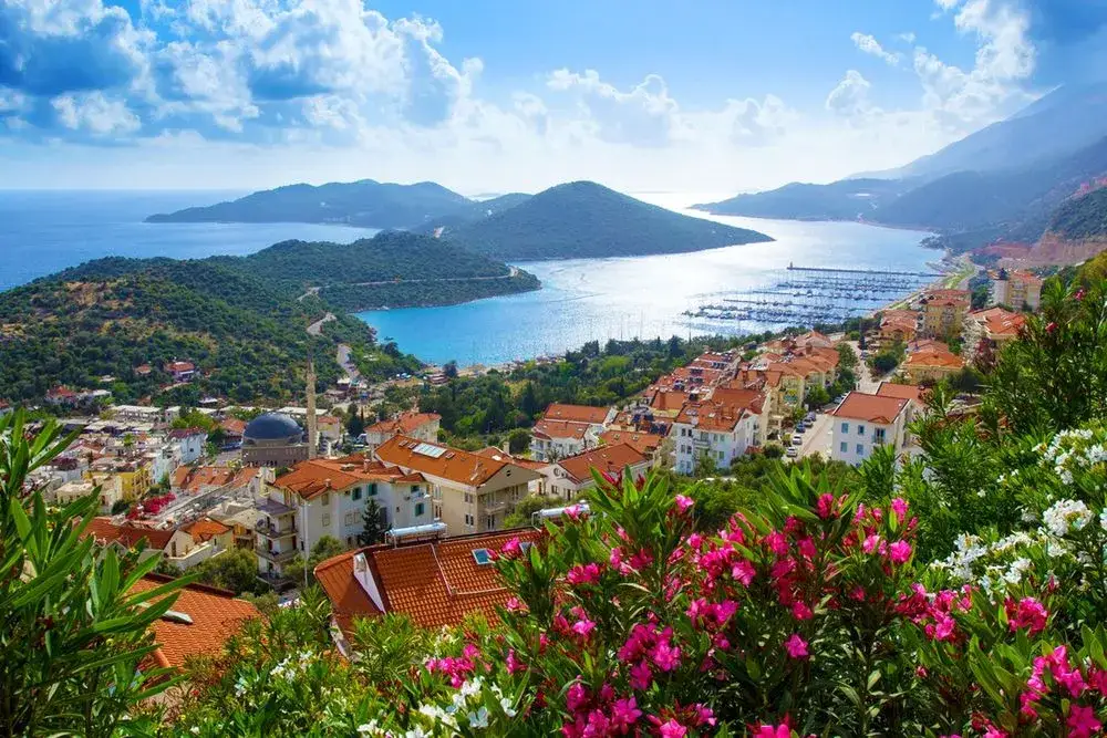 Riwiera Turecka: Morze Śródziemne czy Egejskie? Wybierz idealne