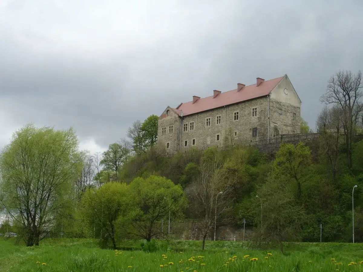 Zamek królewski w Sanoku: odkryj jego fascynującą historię i tajemnice