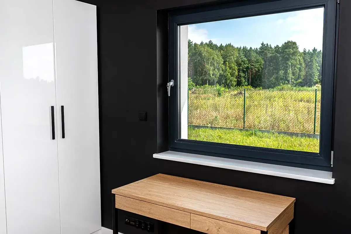 Jaki kolor parapetu do antracytowych okien wybrać, by uzyskać harmonię?