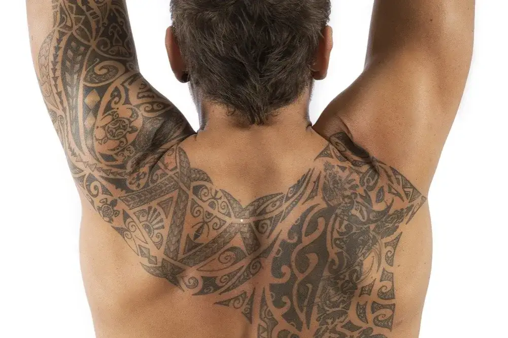 Polinezja znaczenie symboli: odkryj głębię kulturowych tatuaży