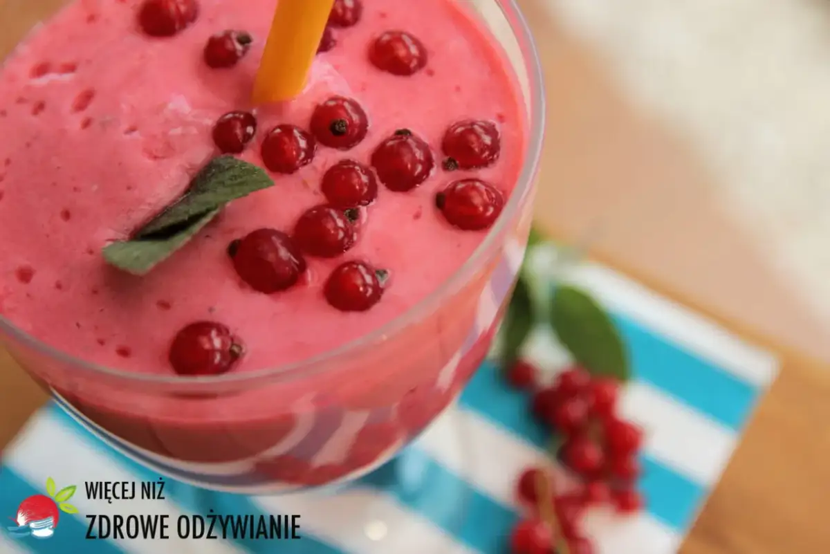 Koktajl z czerwonej porzeczki: Przepisy, zdrowie i orzeźwienie!