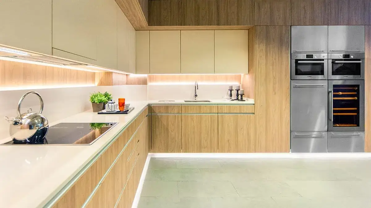 Iluminación LED cocina: ¿Cuál es la perfecta para cada zona?