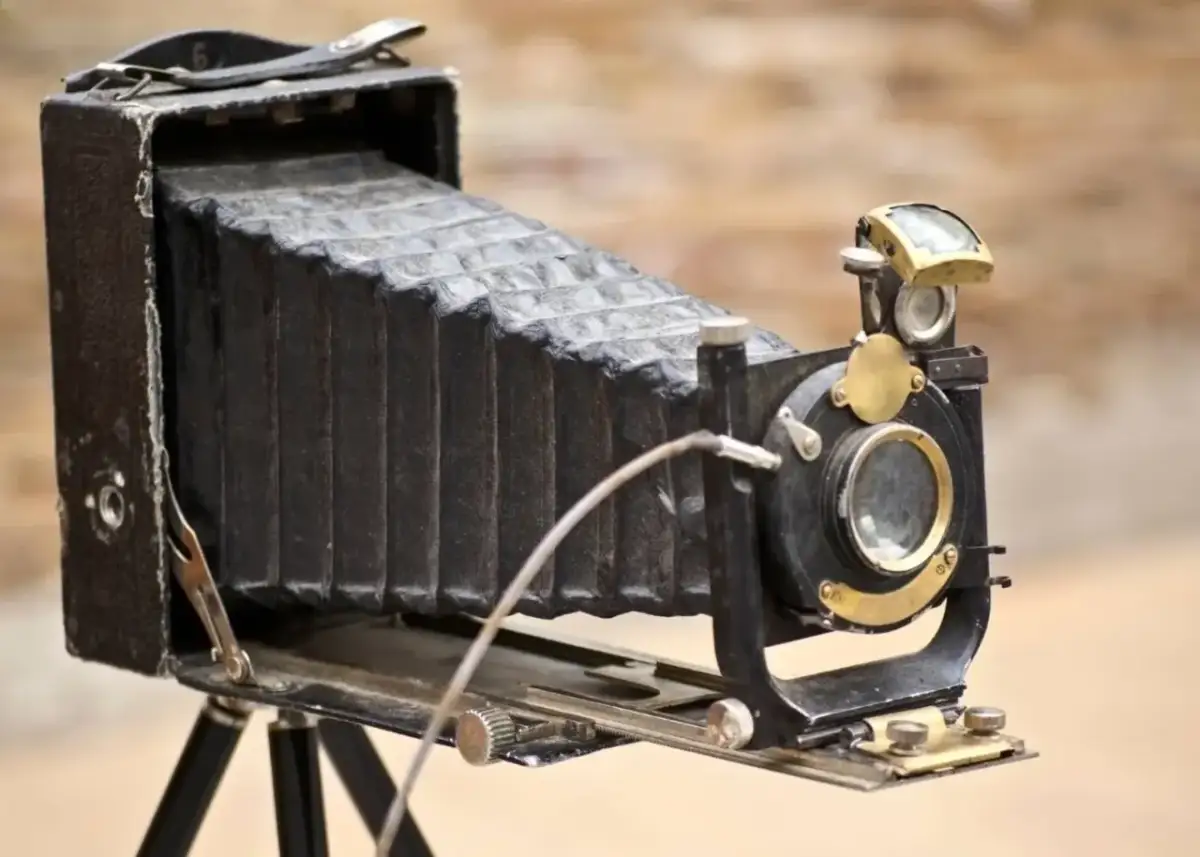 Kiedy wymyślono aparat fotograficzny? Poznaj fascynującą historię wynalazku