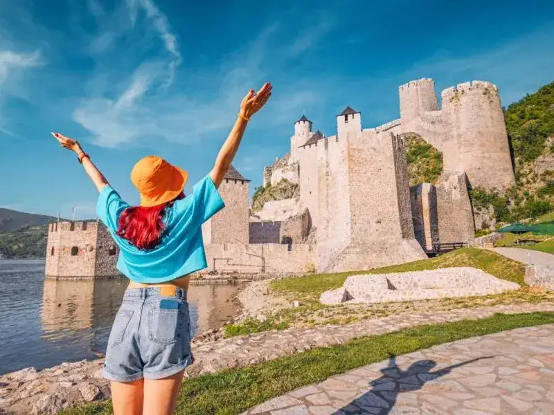 Czy w Serbii jest bezpiecznie? Odkryj prawdziwe zagrożenia i wskazówki