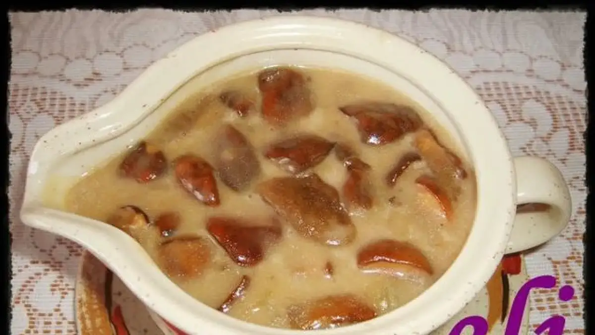 Jak zrobić sos grzybowy z mrożonych grzybów? Aksamitny przepis!