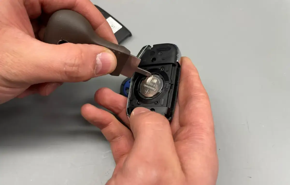 Jak samodzielnie wymienić baterię w kluczyku Kia Ceed bez problemów