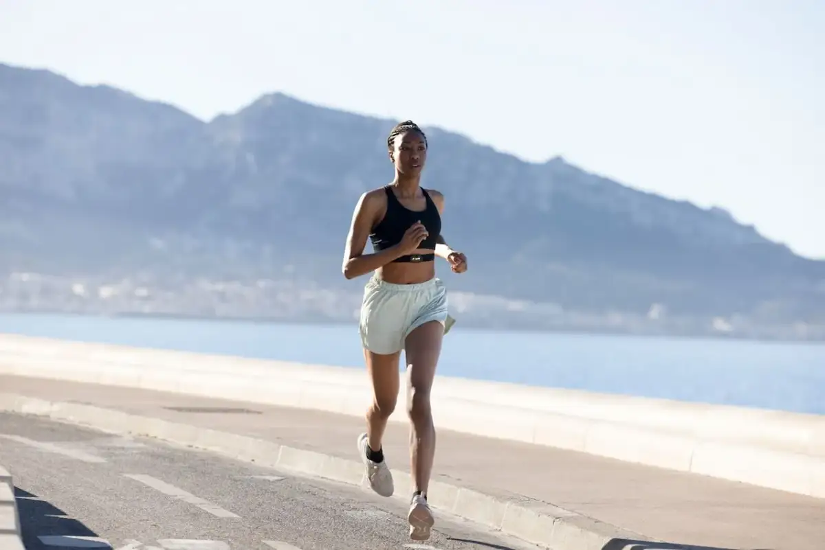 Bieganie przed snem: Jak biegać, by spać lepiej?