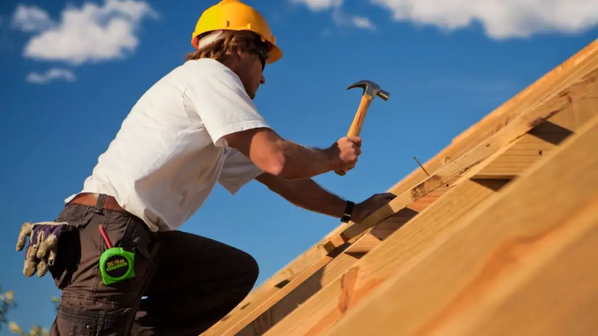 Jak deskować dach: Najlepsze techniki i materiały dla trwałości